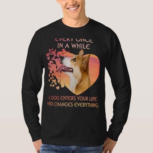Camiseta De Vez Em Quando Um Corgi Entra Em Você (Frente)