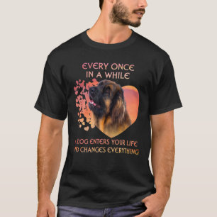 Camiseta De Vez Em Quando Um Leonberger Entra-Nos Na Vida
