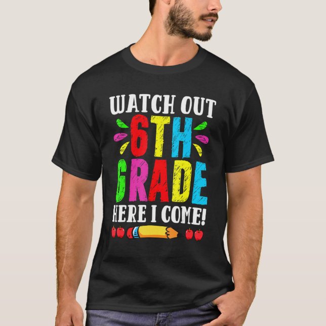 Camiseta De Volta À Escola Assista À 6 Aqui Eu Vim Fora (Frente)
