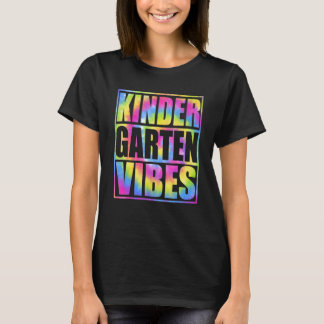 Camiseta De Volta à Escola Vibrações de Jardim de Infância 