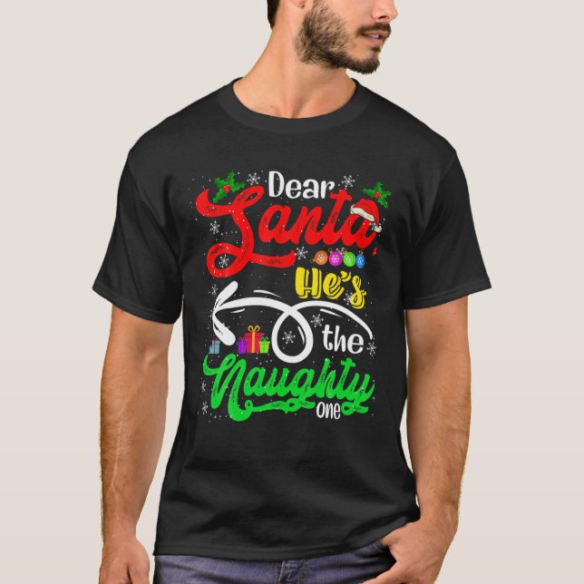 Camiseta Dear Santa He's The Naughty One Christmas Santa Co (Frente)