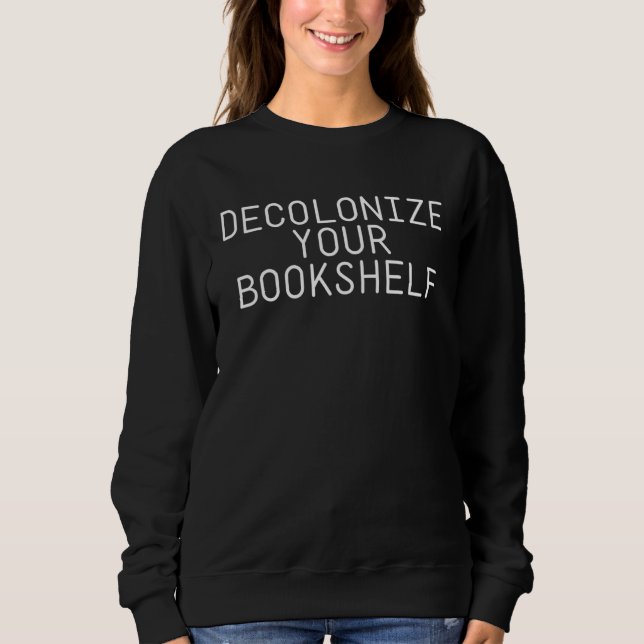 Camiseta Decolonize Your Bookshelf (Frente)