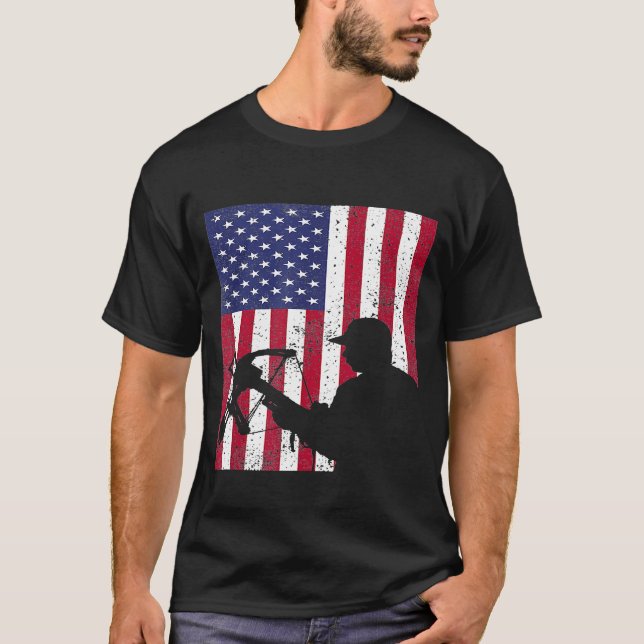 Camiseta Deer Bow Hunt Hunter Whitetail Tee American Flag 2 (Frente)
