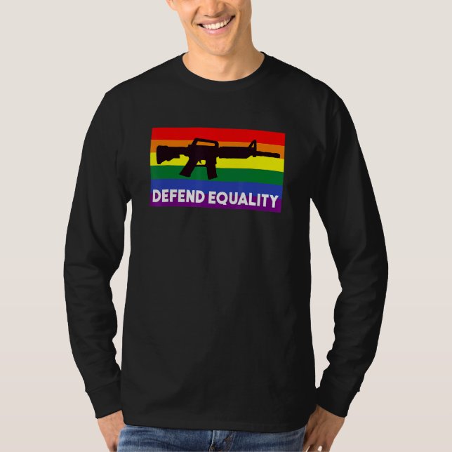 Camiseta Defender Igualdade Lgbt Gay Flag Assalto Rifle (Frente)