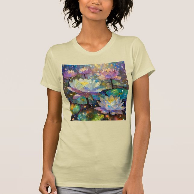 Camiseta Delicate Lotus Flowers Blossoming in the Snow (Frente)