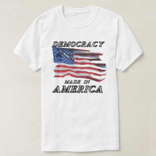 CAMISETA DEMOCRACIA FEITA NA AMÉRICA