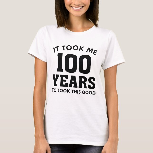 Camiseta Demorei 100 Anos Para Parecer Bem (Frente)