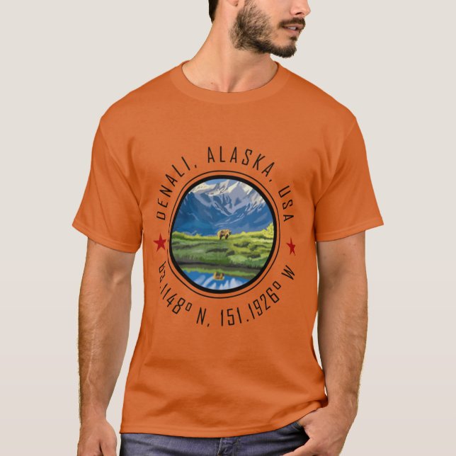 Camiseta Denali Alasca Gráfico com Coordenadas Globais Acim (Frente)