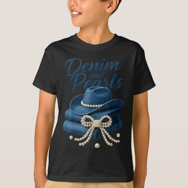 Camiseta Denim E Pérolas Mulheres Que Se Encaixam No Mundo  (Frente)