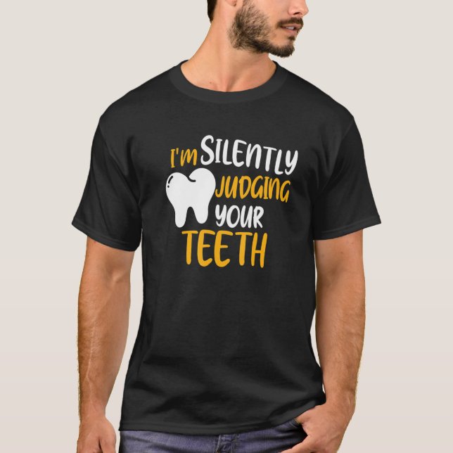 Camiseta Dentista, estou silenciosamente a julgar os teus d (Frente)