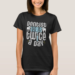 Camiseta Dentistas Fazem Isso Duas Vezes Por Dia Dentista A