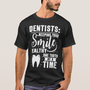 Camiseta Dentistas Mantendo Seu Sorriso Saudável Um Dente E