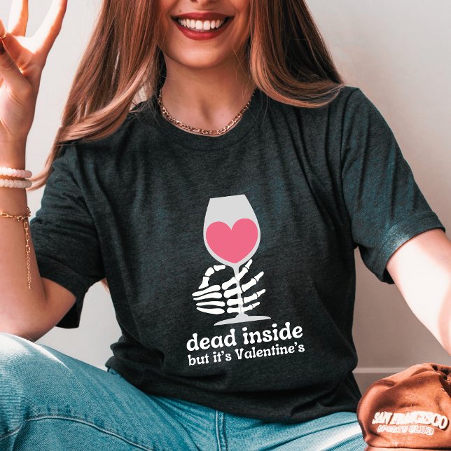 Camiseta Dentro de Morto de Esqueleto do Dia Anti-Valentine (Criador carregado)