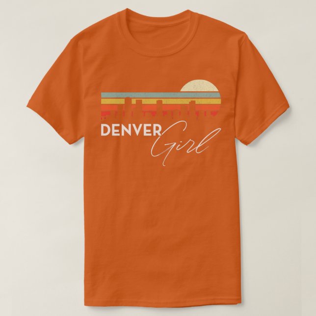 Camiseta Denver Girl Retro Sunset City Skyline Souvenir (Frente do Design)