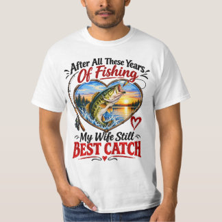 Camiseta Depois de Todos Esses Anos de Pesca Minha Esposa A