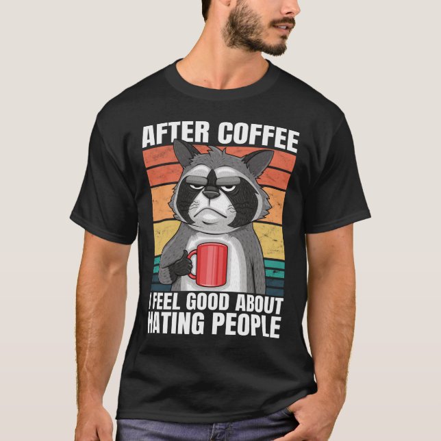 Camiseta Depois Do Café Sinto-Me Bem Por Odiar Pessoas Engr (Frente)