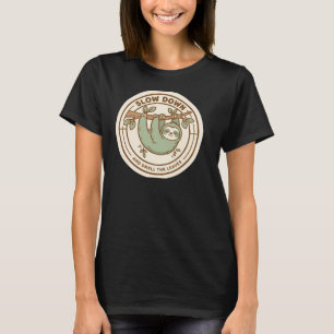 Camiseta Desacelere e Cheire as Folhas Preguiça Fofa da Nat