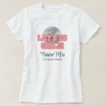 Camiseta Desco Bachelorette Weekend Party Retro 70s Noiva<br><div class="desc">Camisa temática do Disco de Disco de vamos Go Girls Bachelorette que você pode personalizar facilmente para seu fim de semana de diversão com as garotas antes do voto. Aprecie suas meninas com estas camisetas simples e modernas. Perfeito para outros eventos especiais e aniversários</div>