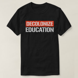 Camiseta Descolonizar o adesivo retangular educacional