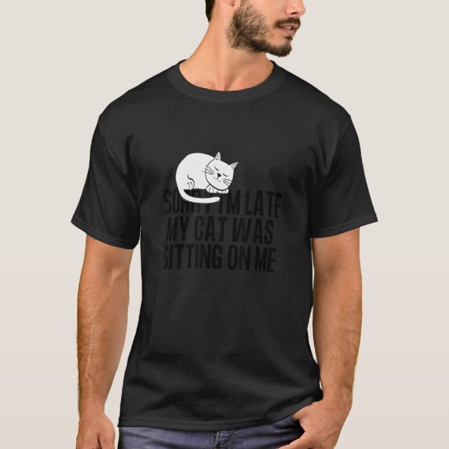 Camiseta Desculpe, Atrasei Meu Gato Estava Sentado Em Mim M (Frente)