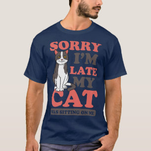 Camiseta Desculpe, estou atrasado, gato sentado em mim, Des
