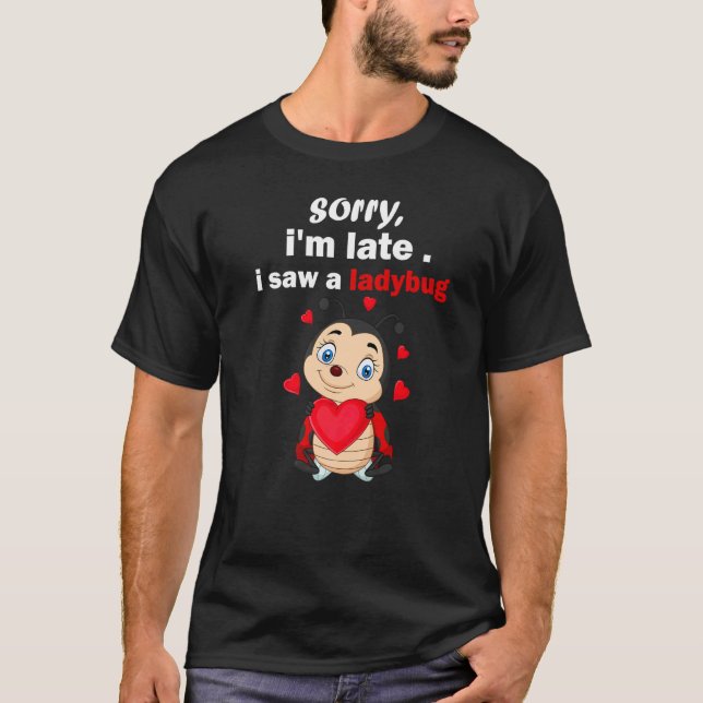Camiseta Desculpe, estou atrasado, vi um Inseto de Ladybug (Frente)