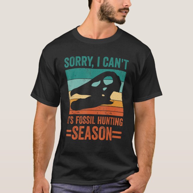 Camiseta Desculpe, não posso, é a estação de caça fóssil. (Frente)