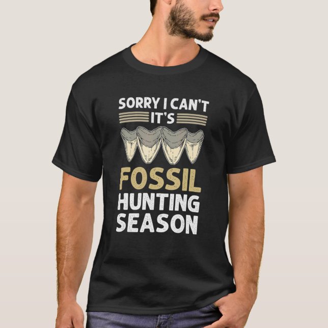 Camiseta Desculpe, não posso, é Fóssil Fóssil também (Frente)