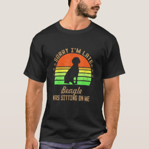 Camiseta Desculpe o Atraso Meu Beagle Estava Sentado Em Cim
