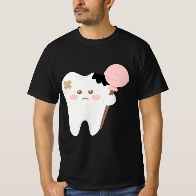 Camiseta Desenho animado de dente cariado fofo segurando pi (Frente)