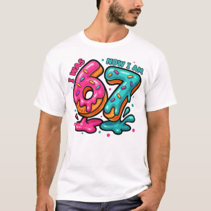 Camiseta Desenho Colorido de Donut para Aniversário de 67 A