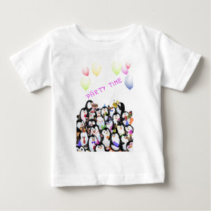 Camiseta Desenho de Cartoon do Partido dos Pinguins Feliz -