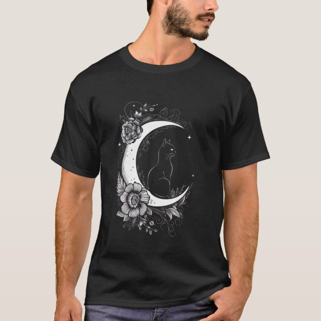 Camiseta Desenho de Gato Sentado Sobre Flores de Lua Cresce (Frente)
