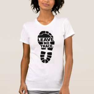 Camiseta Desenho de Pegada de Bota 'Leave No Trace'