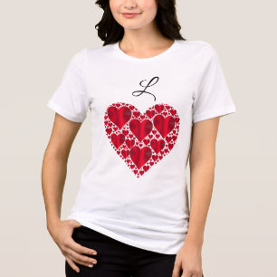 Camiseta Desenho de Renda Corações Vermelhos Letra Inicial