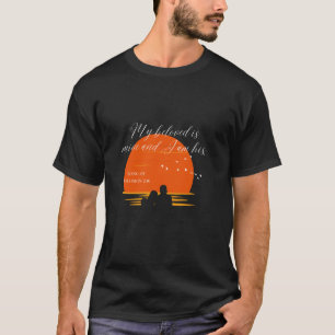 Camiseta Desenho de Silhueta de Casal Católico ao Pôr do So