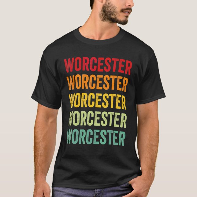 Camiseta Desenho de texto arco-íris do Condado de Worcester (Frente)