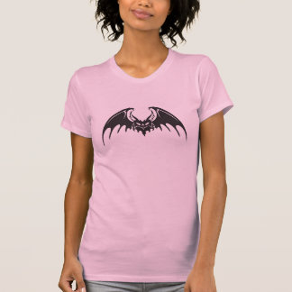 Camiseta desenho tribal de morcego