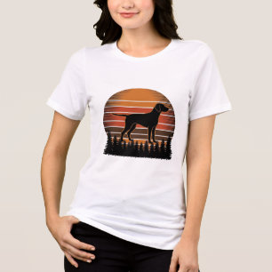 Camiseta Desenho Vetorial de Cachorro de Caça Vintage ao Pô
