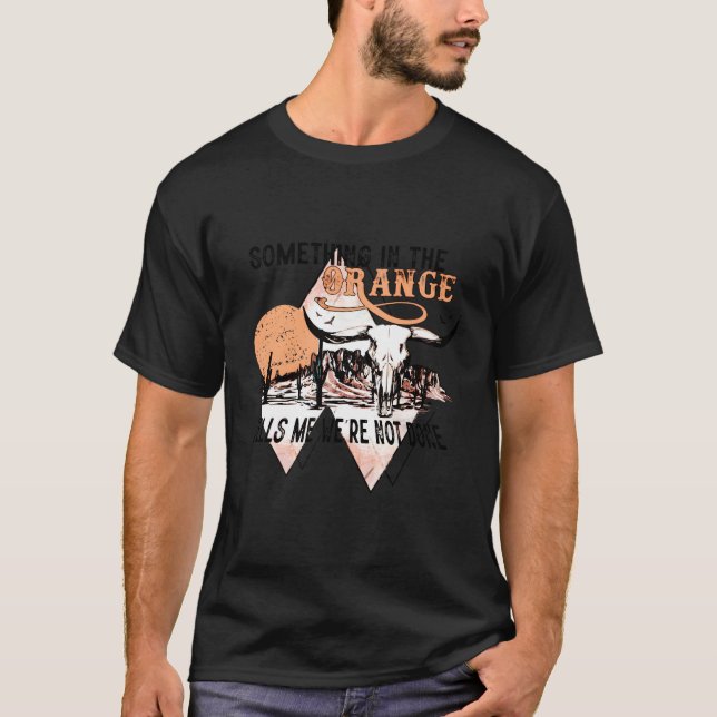 Camiseta Desert Bull Skull Algo No Laranja Ocidental (Frente)
