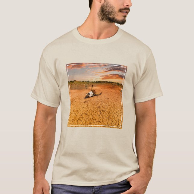 Camiseta Desertos | Deserto com Crânio de Vaca (Frente)
