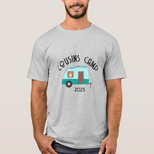 Camiseta Desfrutando a Jornada Acampamento de Primos Camper (Frente)