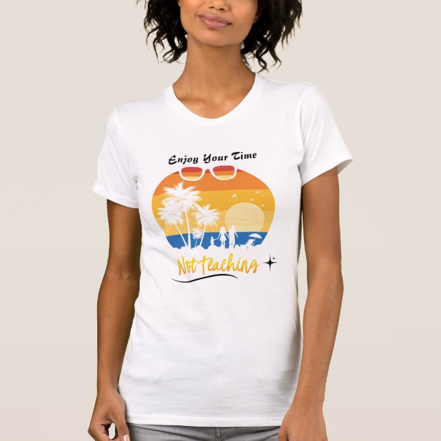 Camiseta Desfrute do seu tempo sem ensinar - Fácil Férias d (Frente)