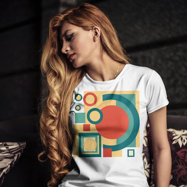 Camiseta Design Abstrato em Estilo Retro Geométrico Risogra (Retro Geometric Risograph Style Abstract Design. Women Basic White T-Shirt)