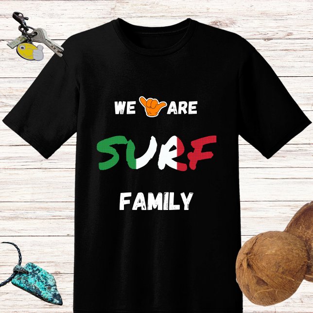 Camiseta design da família surf com a mão shaka e a bandeir (Criador carregado)