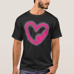 Camiseta Design de Amor com Contorno de Coração Rosa