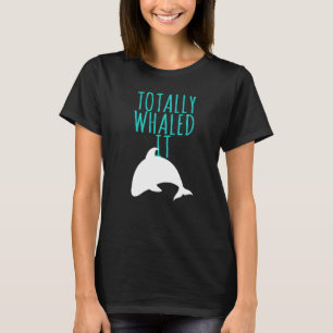 Camiseta Design De Baleia Totalmente Balançada