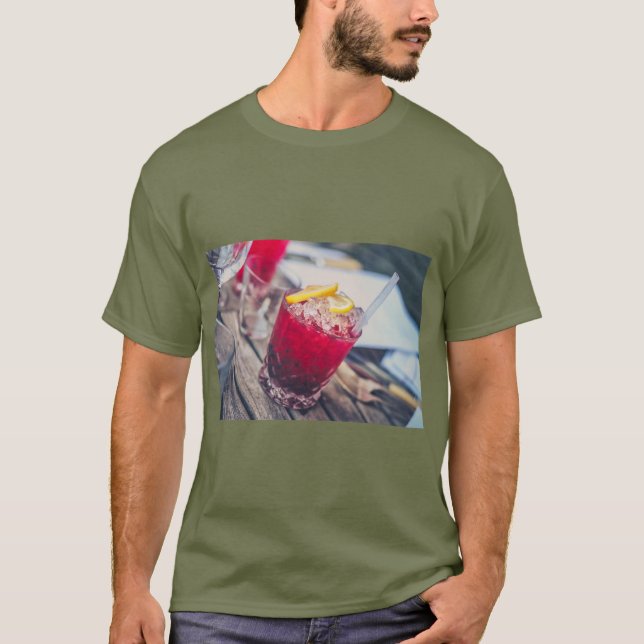 Camiseta Design de Bebida Alcoólica Elegante (Frente)