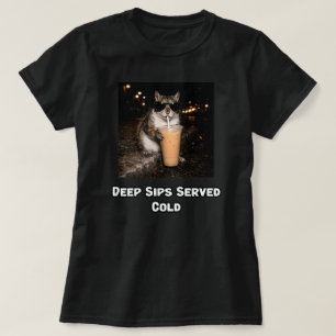 Camiseta Design de Café Reflexivo Servido com Sips Profundo
