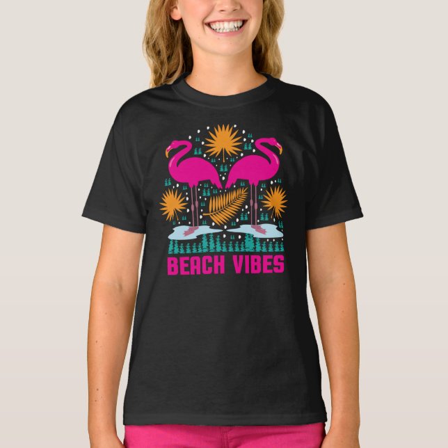 Camiseta Design de Flamingos Rosa Vibes de Praia (Frente)